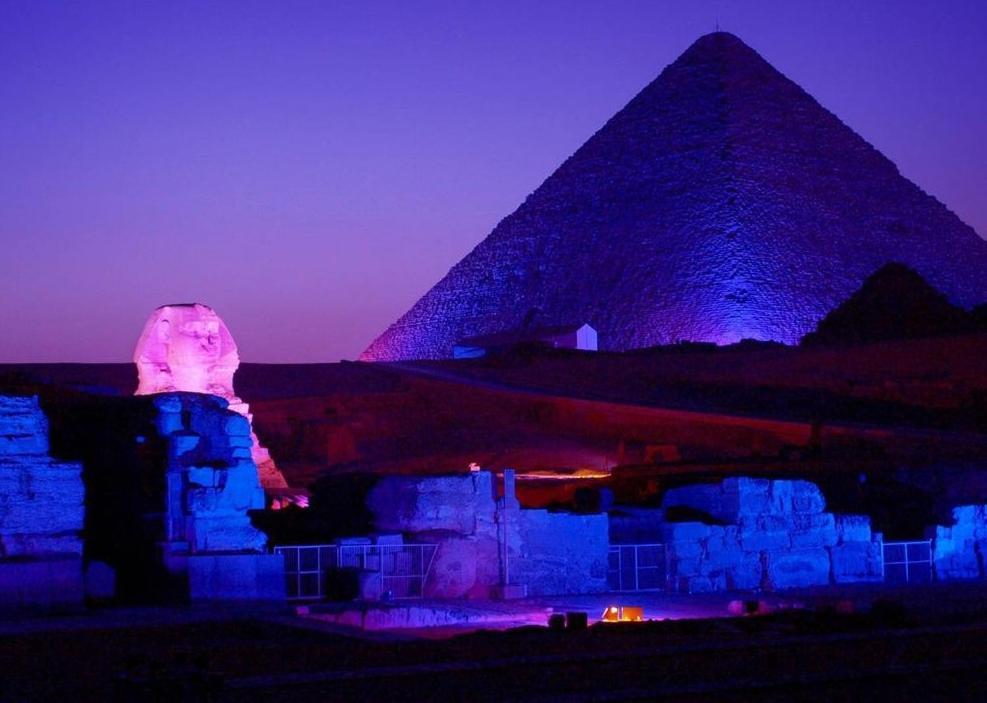 One Pyramids Apartment *